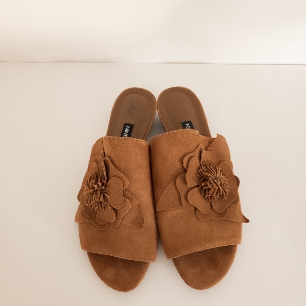 Nine West Lucienne Suede Slide size 6.5 rosette - Picture 6 of 7